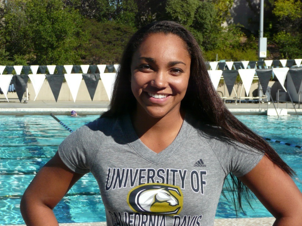 Versatile Mia Facey Verbally Commits to UC-Davis