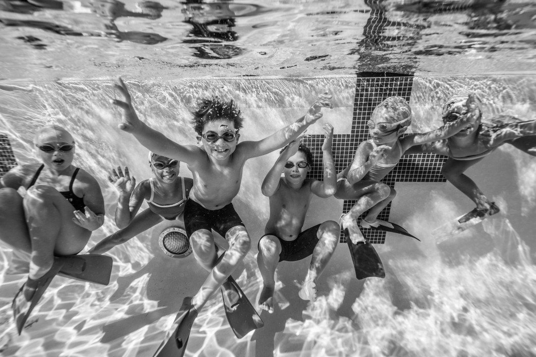 3 Gründe, warum Schwimmer-Eltern glücklich und positiv sind