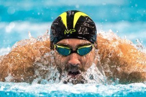 Michael Phelps defeats Ryan Lochte in 200 IM at the Arena Pro Swim (Race Video)