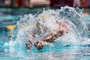 Oakland University Swimmer Devon Nowicki Drops 1:00.00 100 Breast in Columbus (Video)