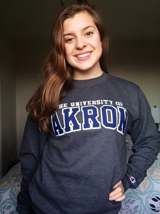 Canadian Brooke Lamoureux Signs NLI with University of Akron