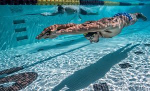 Dolphin Kick vs Freestyle Kick: What Swimmers Should Know