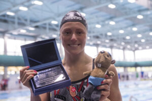 LEN Offers Plaque To Kira Toussaint After Losing Silver In 100 Back Re-Swim