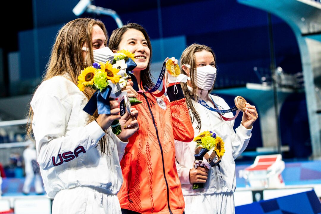 Belmonte roza la medalla en el 400 estilos olímpico, oro para Ohashi
