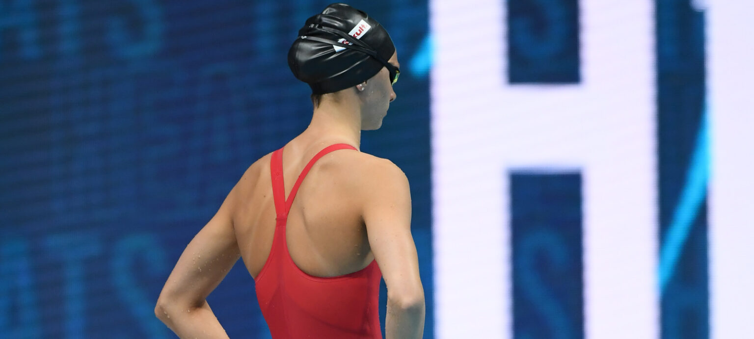 WATCH Summer McIntosh Beats Katie Ledecky To Break 400 Free World