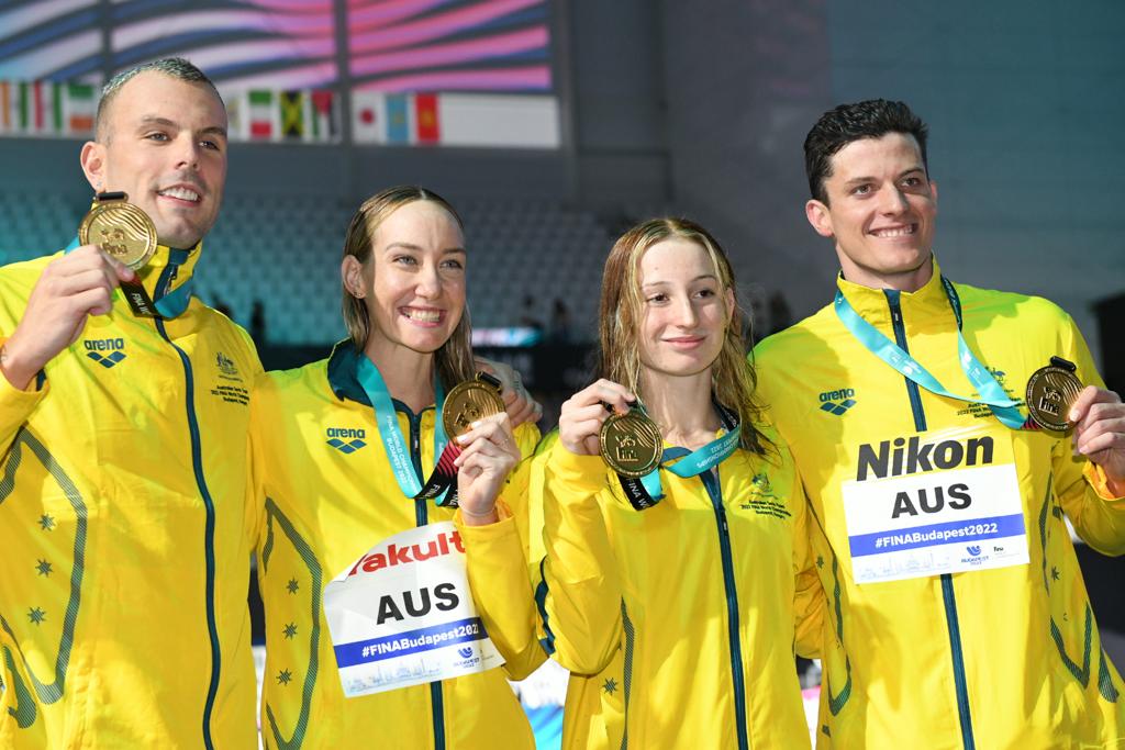 Australia bate el récord del mundo de 4×100 libres mixto