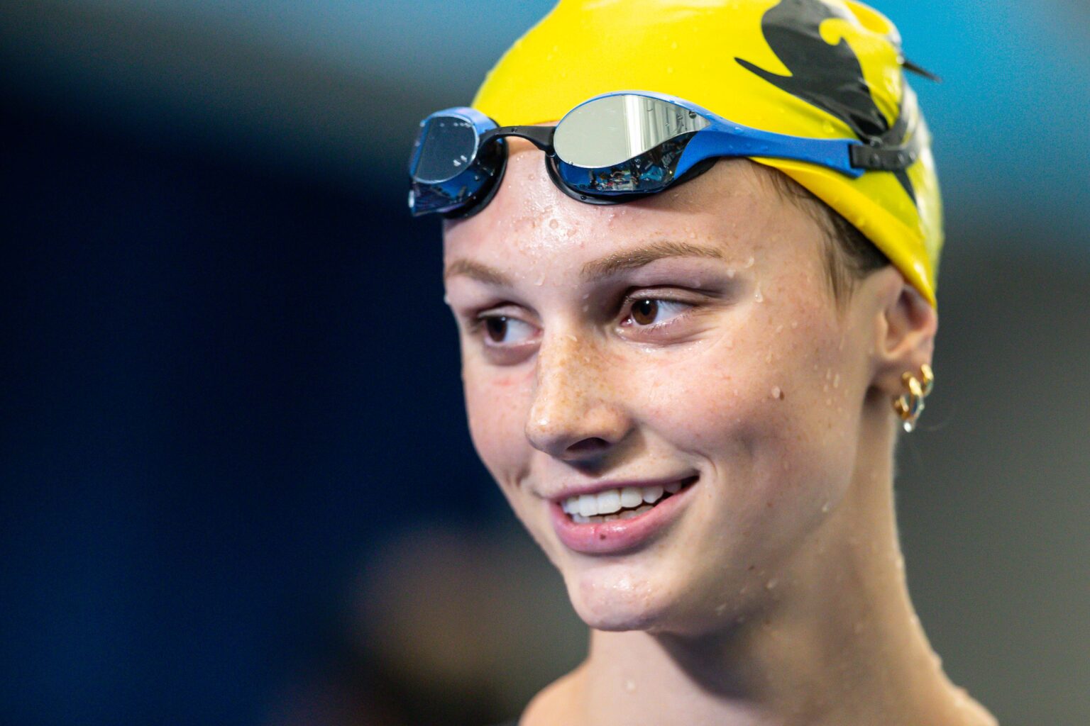 16 Year Old Summer Mcintosh Breaks The World Record In The 400 Free At Canadian Trials
