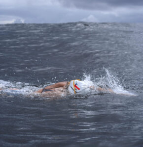Chile’s Bárbara Hernández Swims World Record-Breaking 2.5k in Antarctic Ocean