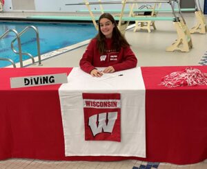 Vivian Kinnard, A USA Diving Junior National Qualifier, Commits to Wisconsin