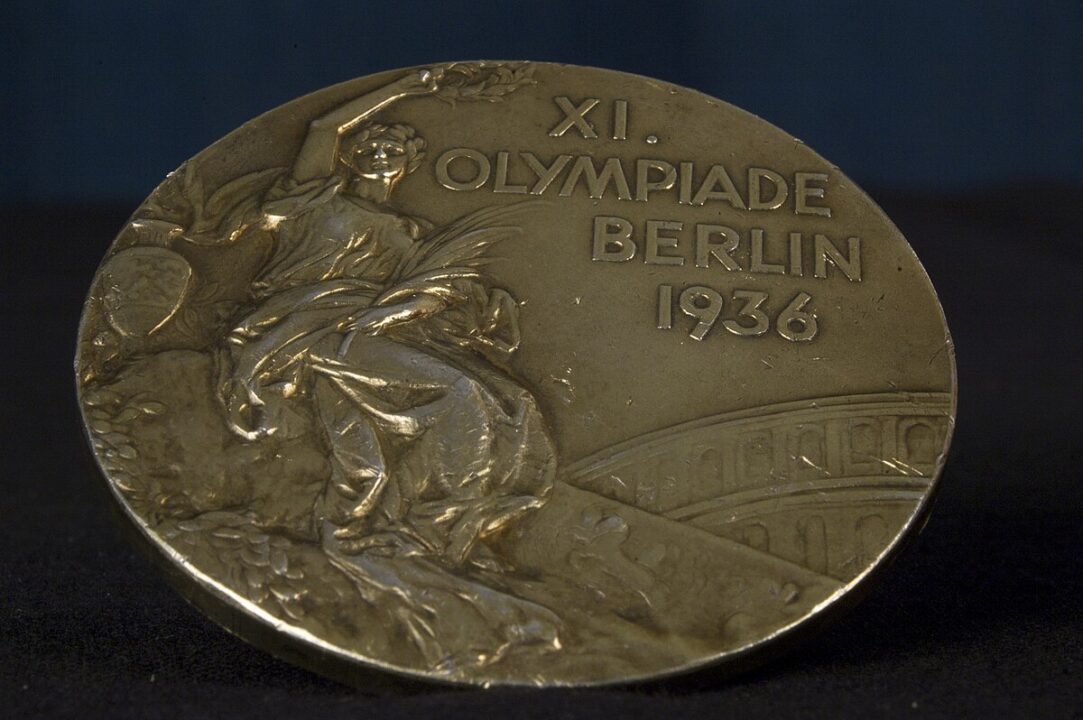 1996 Olympic Bronze Medal in Swimming Fetches Over $6,000 at Auction