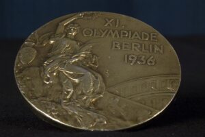 Due Medaglie Olimpiche Del Nuoto Vendute All’Asta Per 50 Mila $