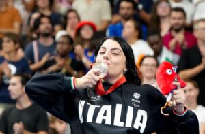 Angela Procida Record Italiano Nei 50 Dorso S2 Nelle Batterie Del Day 3 A Parigi