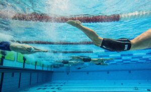 Allenare La Velocità: Un Set Con Le Gambe Prima Della Nuotata Per Andare Più Forte