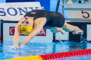 WATCH: Kaylee McKeown Scares Regan Smith’s 100 Back World Record (Day 3 Worlds Race Videos)