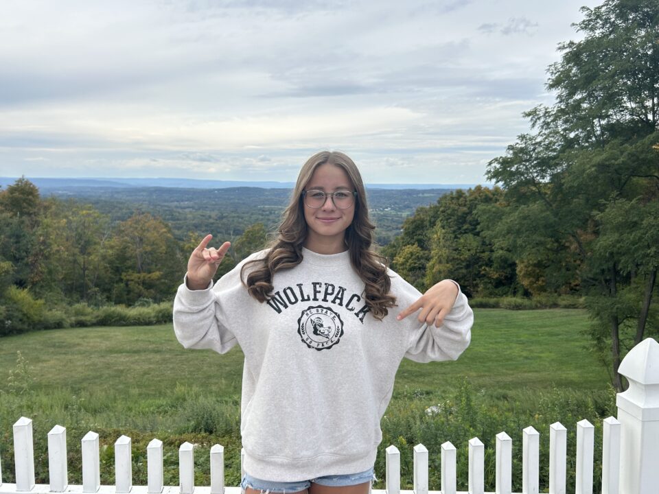 #9 Recruit Carly Afanasewicz Goes Ham on Metro Swimming Record Books at Senior Champs