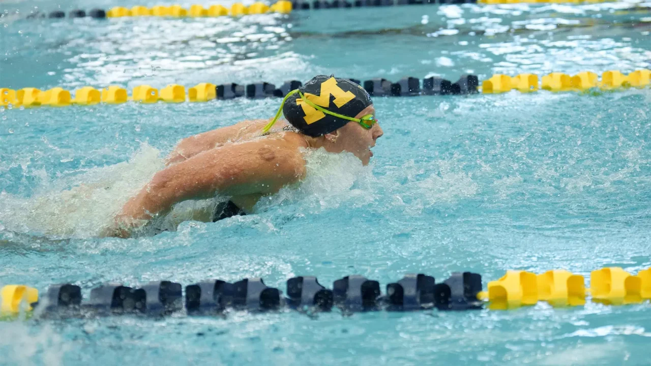 Michigan Sweeps Wisconsin, Notre Dame In South Bend