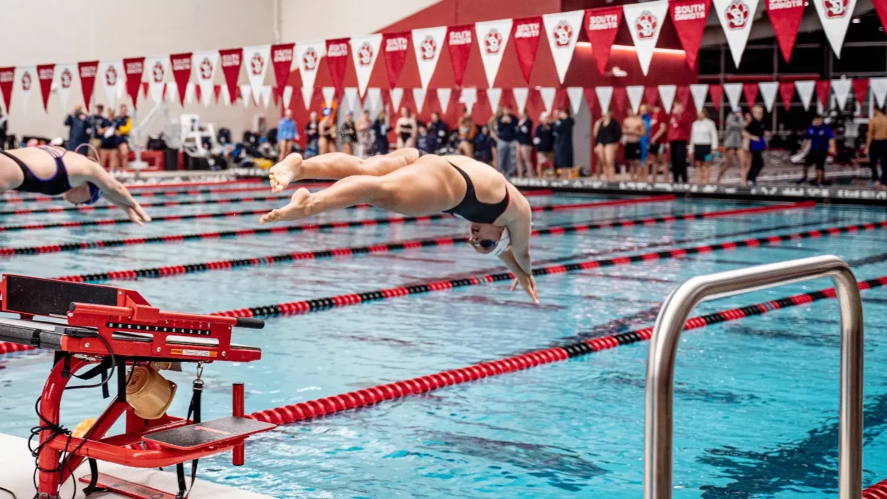Northern Iowa Women, South Dakota Men Claim Victories At Coyote Extravaganza