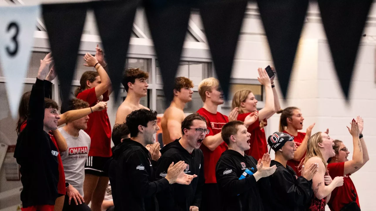 Omaha Cruises To Sweep of Augustana