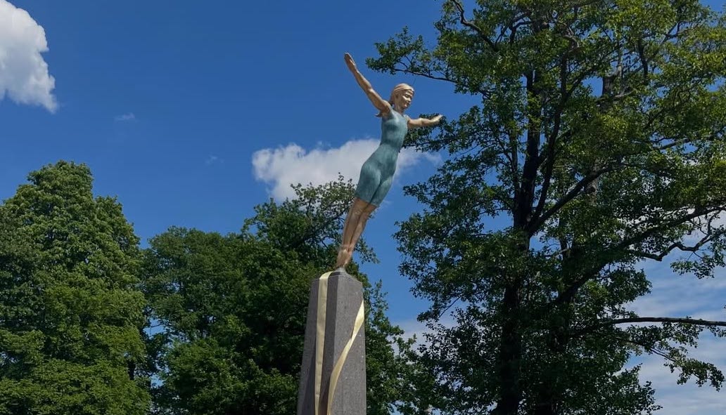 Sweden Unveils Statue Honoring Olympic Champion Diver Greta Johansson