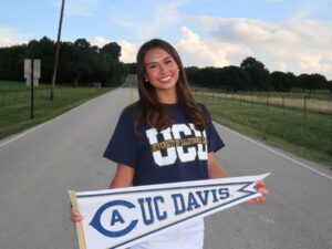 Texas High School State Finalist Taryn Plows Sends Verbal To UC Davis For Fall 2027